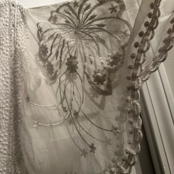 Coco + Carmen White Lace Blouse - Picture 4 of 5